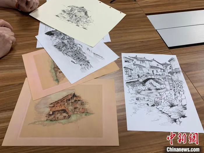 马里奥用画作记录湖南的风景。　鲁毅 摄