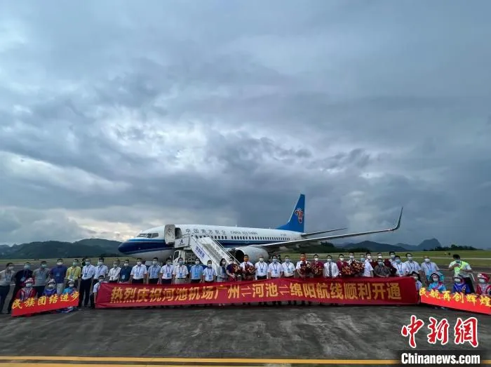 图为参加活动嘉宾合影 高东风 摄