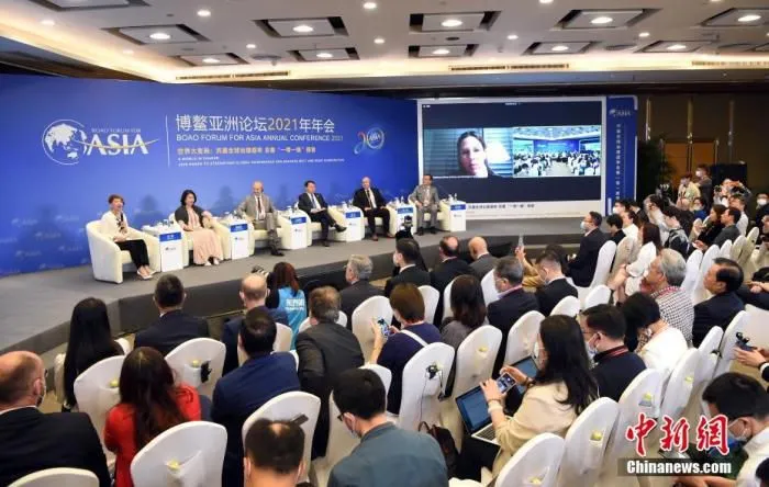 4月19日，博鳌亚洲论坛2021年年会“工业互联网与数字化转型”分论坛在海南博鳌举行，中国科技部副部长黄卫，珠海格力电器股份有限公司董事长兼总裁董明珠，华为技术有限公司公司战略部总裁张文林，默克全球电子科技管理委员会委员、默克中国总裁安高博，意大利达涅利集团中国区首席执行官马一诺现场出席，以色列科技部总干事斯彼戈曼视频出席并参与讨论。 中新社记者 侯宇 摄
