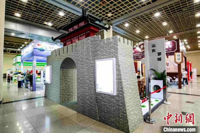 文旅企业参展第二届山东国际精品旅游产业博览会。　孙婷婷 摄