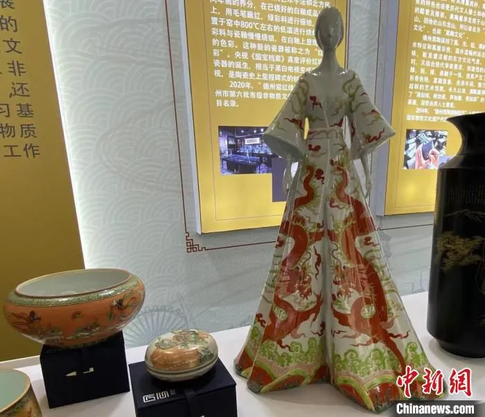 德州红绿彩非遗作品展示 李明芮 摄