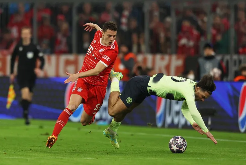 法國國腳斑捷文柏華特(Pavard)亦被放售。路透社
