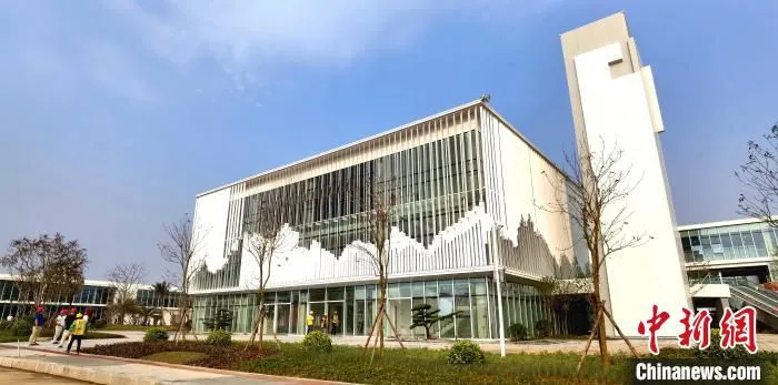 图为2021年3月完工的海口江东新区1.5级企业港项目(一期)。　尹海明 摄