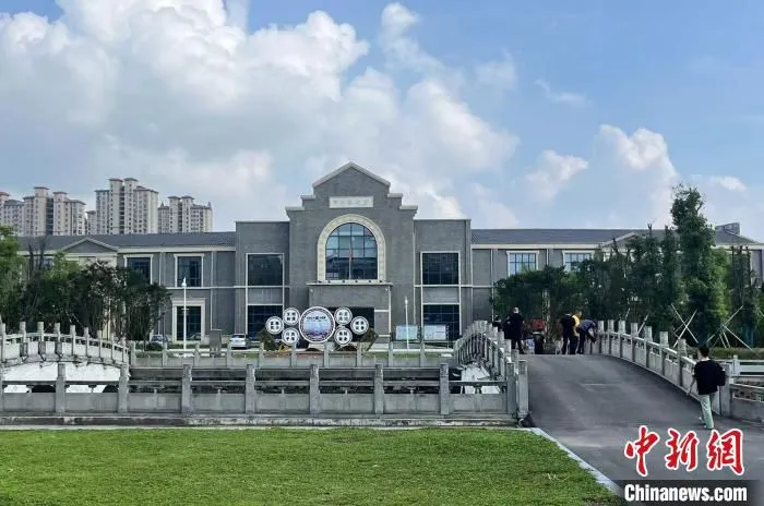 图为汉宜铁路沿线的潜江景区 武一力 摄