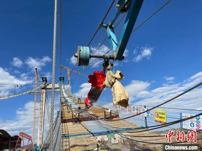 图为永大高速江底河特大桥建设现场。　唐锐 　摄