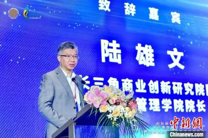 陆雄文认为，乡村振兴战略正是内循环能否成功构建的关键一环。　复旦大学管理学院供图