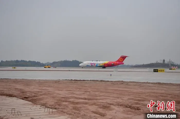 成都航ARJ21客机参与天府机场第二阶段试飞。成都天府国际机场供图