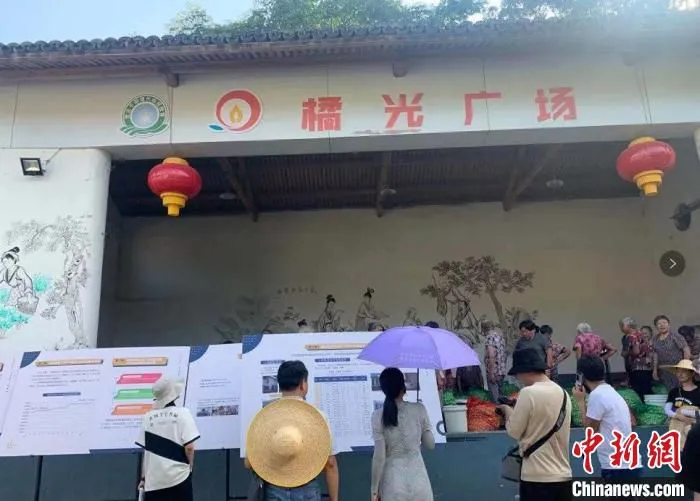 橘光广场 邵燕飞 摄