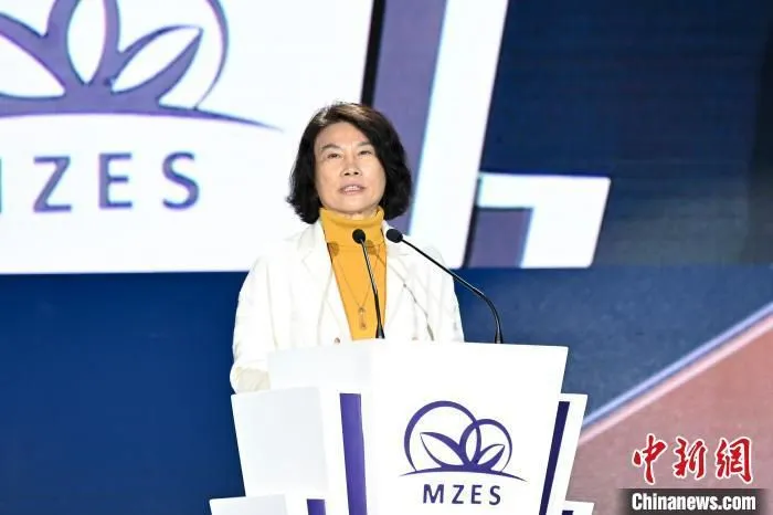 珠海格力电器股份有限公司董事长董明珠在澳珠企业家峰会作主旨演讲。　陈骥旻 摄