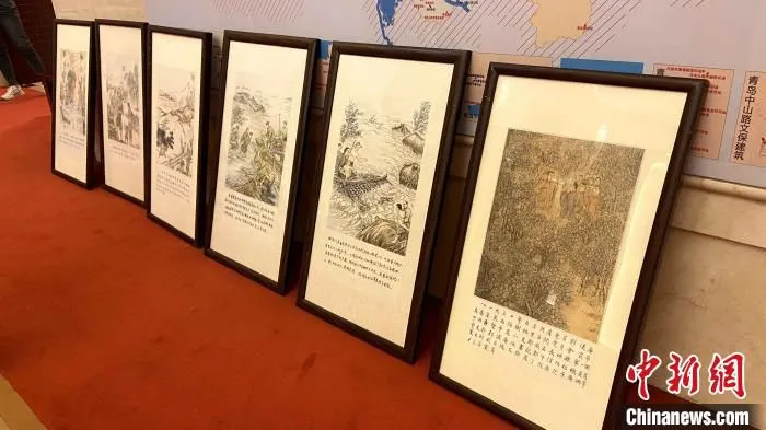 “农民画家”毛吉志携带自己的6幅作品前来观展。　孙婷婷 摄