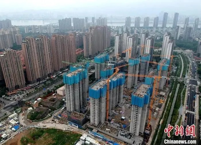 资料图：正在建设的住宅区。(无人机拍摄) 中新社记者 吕明 摄