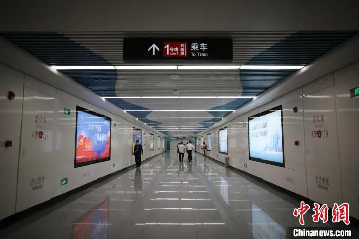 绍兴轨道交通1号线柯桥段乘车通道 方建飞 　摄
