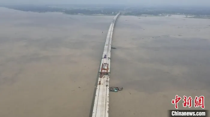 图为，正在建设中的孟加拉国帕德玛大桥 丁海东 摄