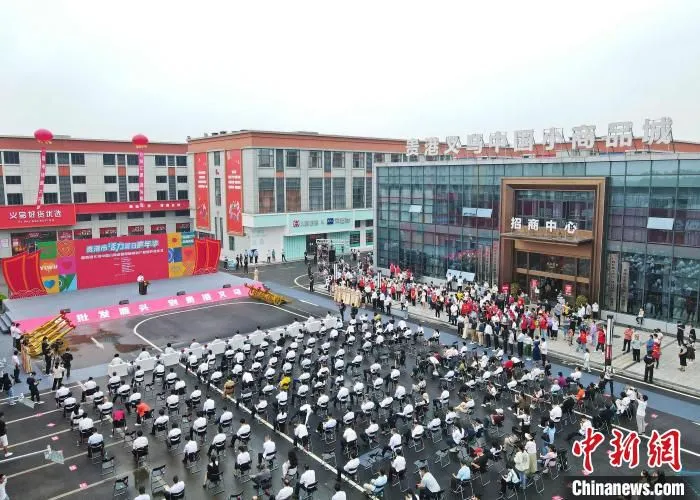 图为仪式现场。　樊超龙 摄