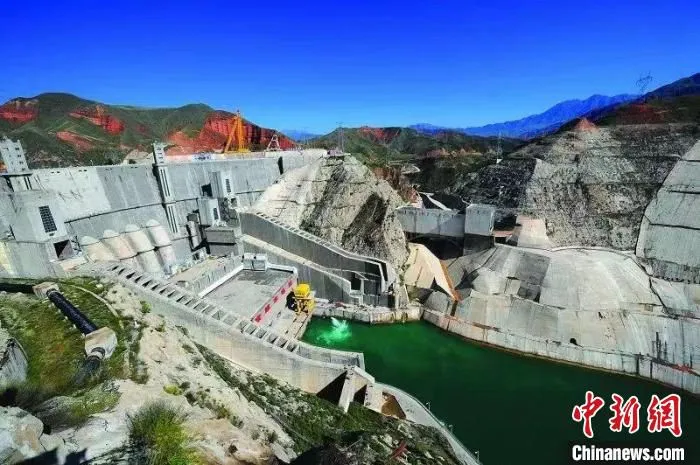 图为李家峡水电站。　袁碧微 摄