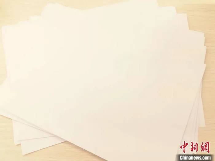 纸张。中新网记者 谢艺观 摄