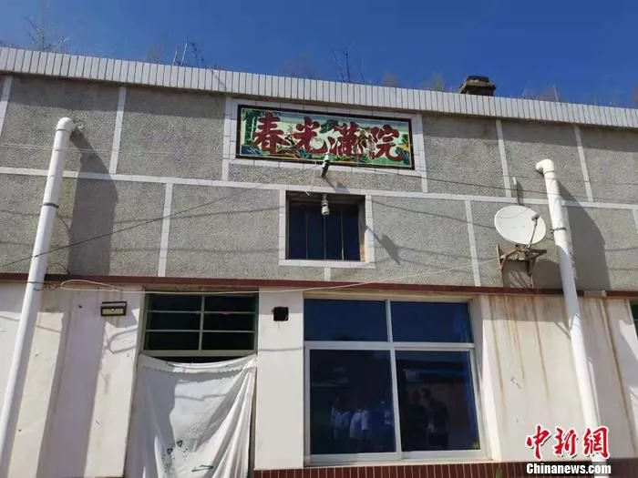 图为冯联社一家人如今居住的小院。 中新网记者 谢艺观 摄