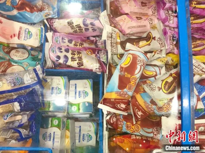 王师傅店里买得较好的雪糕。 中新网 左宇坤 摄