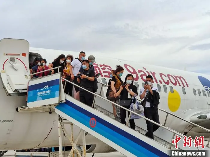 广州至吐鲁番首条差异化服务航线开通 九元航空供图