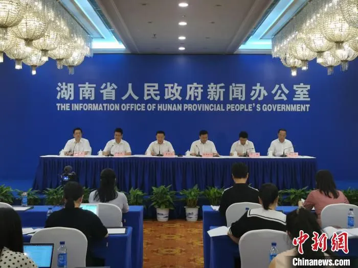 新闻发布会现场。　向一鹏 摄