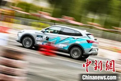 图为场地竞速赛现场。　赛事组委会供图
