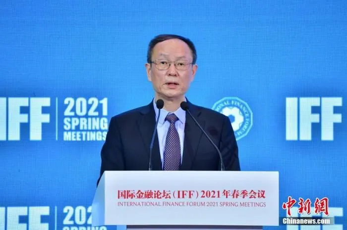 中国国际经济交流中心副理事长王一鸣表示，在这种形势下，如何按照构建新发展格局的要求，实现高水平的科技自立自强，需在创新战略、创新路径、创新政策三个层面进行相应调整。　 中新社记者 田雨昊 摄