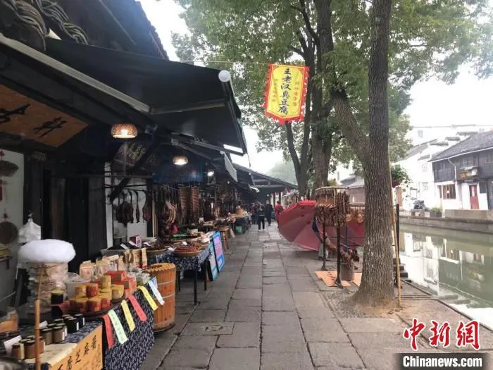 安昌古镇一影 方堃 摄