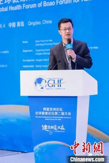 李栋介绍《清华城市健康环境指数》成果。　清华大学万科公共卫生与健康学院供图