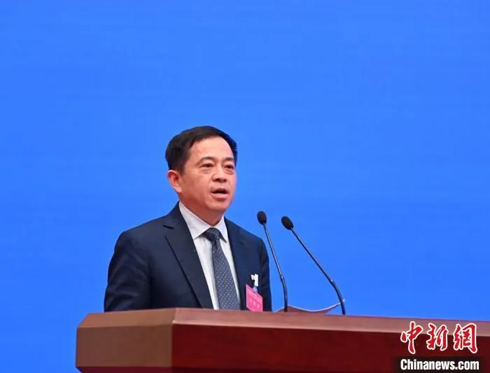 三一集团有限公司党委书记、三一重工股份有限公司总裁向文波在会上作交流发言。　张国强 摄