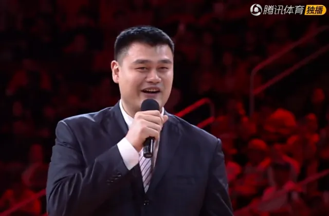 博彩头条：再见青春！姚明球衣退役 他是独一无二的传奇