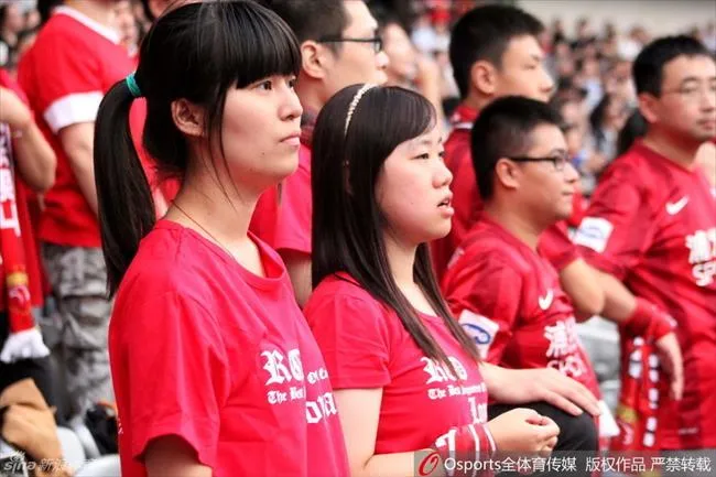 玩球花边：赛场上的上港女球迷大盘点 为亚冠助威预热