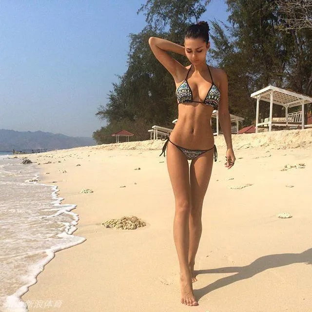 博彩花边：皇马球星J罗出轨 偷情对象俄罗斯美女Helga Lovekaty