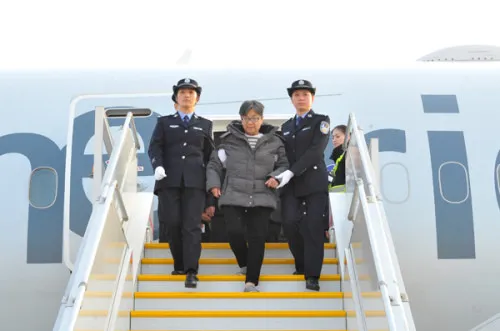 玩球头条：中国曝光22名外逃人员藏匿线索 含河北原书记之子