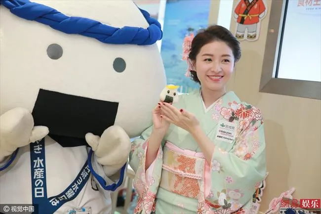 玩球花边：港姐徐淑敏嫁富豪老公7年生3女 面色红润似少女