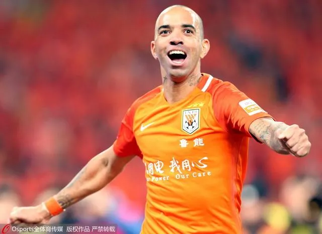 玩球赛报：鲁能2-1逆转首胜恒大 吉尔首球塔神复出绝杀