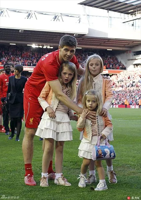 玩球网报：利物浦队魂杰拉德三爱女高颜值似公主 被尊称为英国国民岳父
