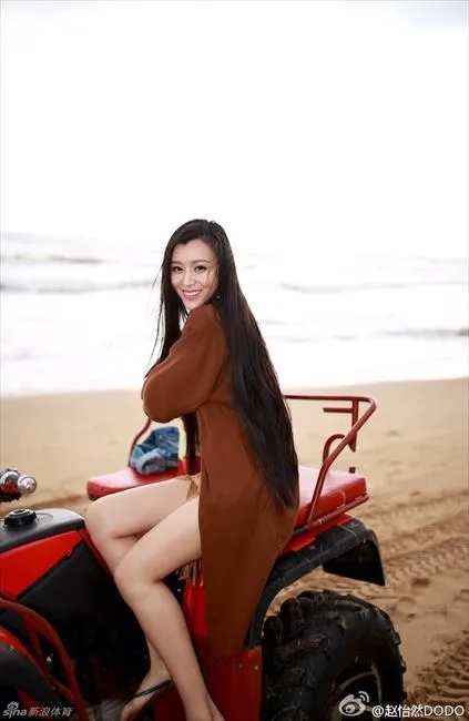 体坛花边：女主播赵怡然傲人身材撑爆上衣走红 还是铁杆球迷