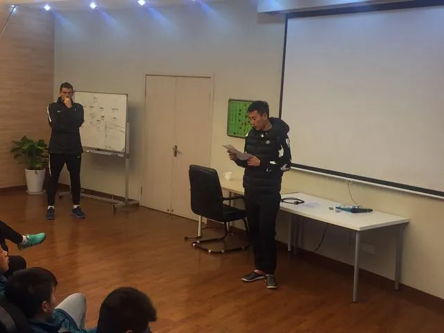 博彩头条：申花罚秦升预备队期间停薪 合同期冻结转会