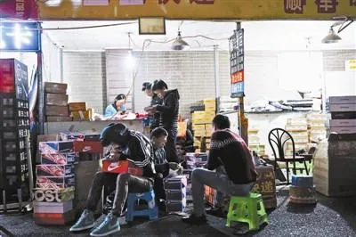 玩球网报：探访莆田假鞋交易集散地：制造销售运输成产业链