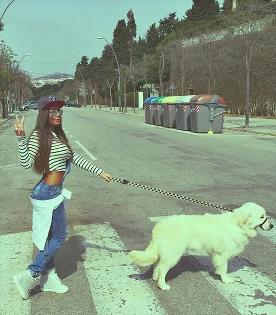 体坛花边：内马尔妹妹拉菲娜身材火辣性感 曾吃香蕉力挺巴萨!