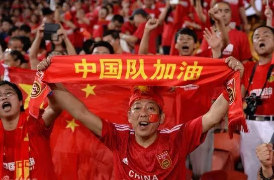 博彩独家：恒大荣耀下国足死循环 对手派来的卧底