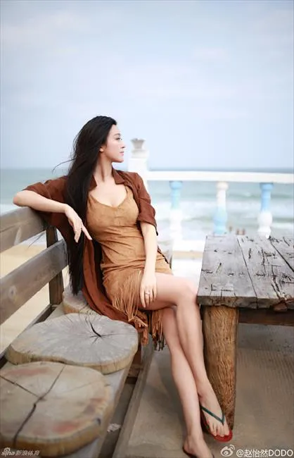 体坛花边：女主播赵怡然傲人身材撑爆上衣走红 还是铁杆球迷