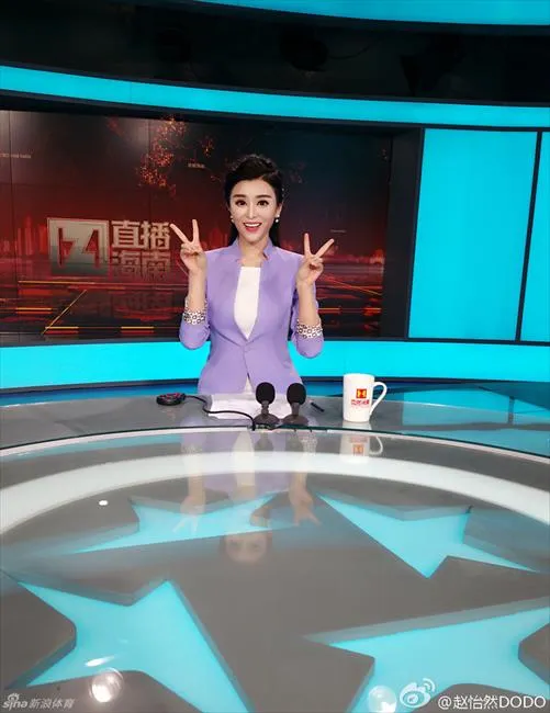 体坛花边：女主播赵怡然傲人身材撑爆上衣走红 还是铁杆球迷