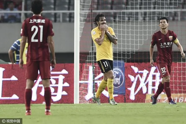 玩球赛报：恒大0-0上港6场不败 郑智击中横梁高拉特失点