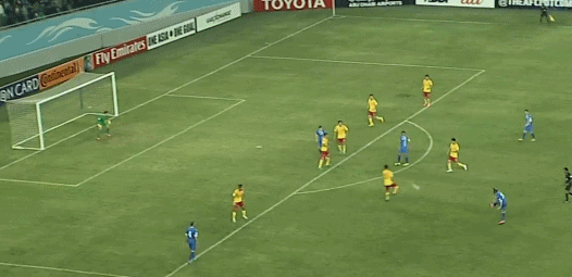 玩球头条：国足0-2乌兹4轮仅取1分 门框屡救险难阻落败