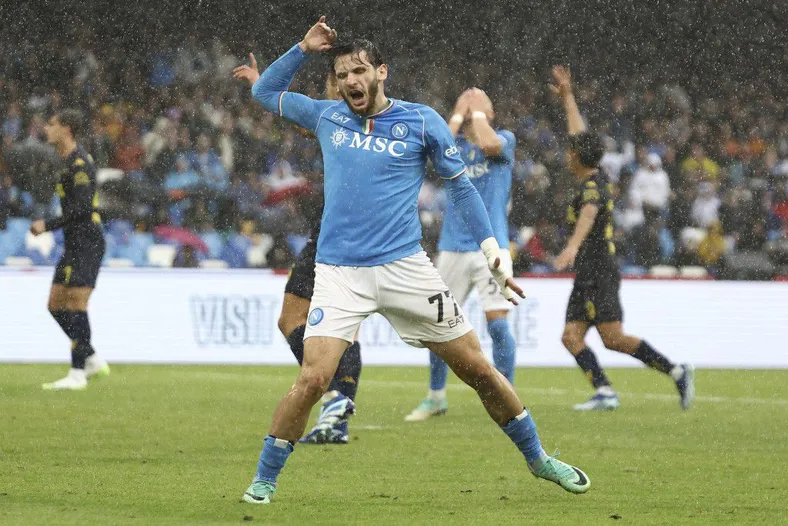  拿玻里今屆未能保持上季走勢，開季至今16場賽事只取得8勝4和4負。美聯社