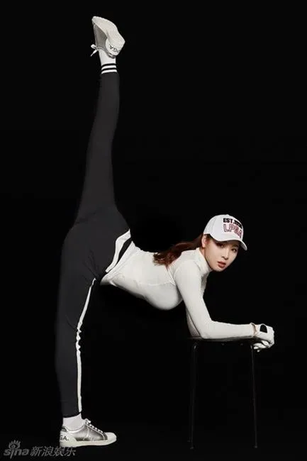 博彩花边：韩国美女主播申秀智秀完美身材 翘臀巨乳狂吸睛