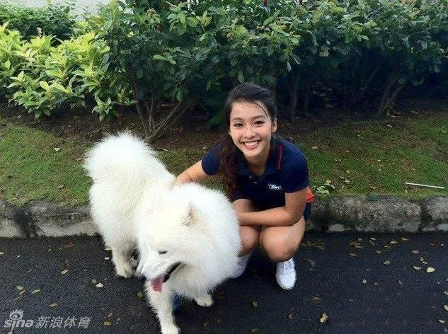 体坛花边：越南19岁美女拳击手黎颜性感私照 19岁早已身家过亿