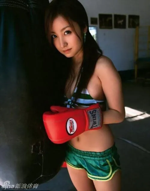 体坛花边：越南19岁美女拳击手黎颜性感私照 19岁早已身家过亿
