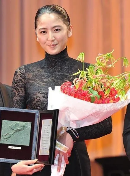 玩球花边：帮我扶着路！日本百名最强巨胸来袭 长泽雅美在列